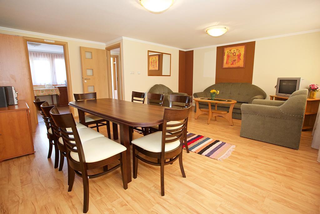 Hajdúszoboszló Zoli Apartmanok-Brody 51-53 מראה חיצוני תמונה