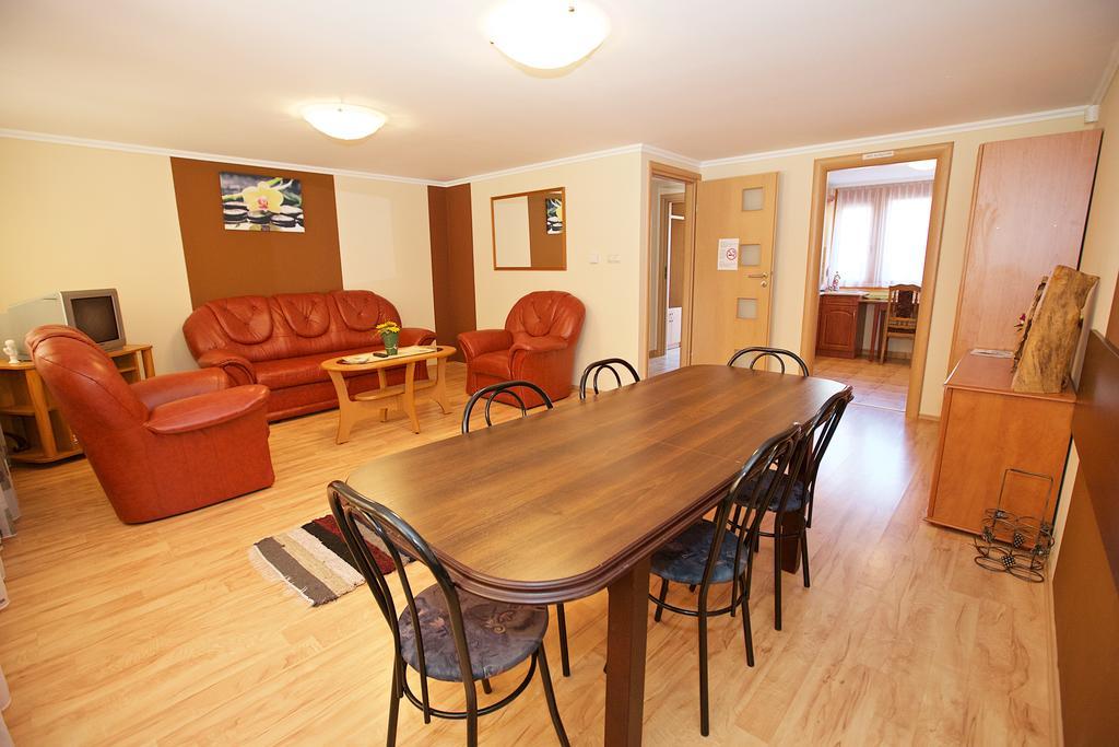 Hajdúszoboszló Zoli Apartmanok-Brody 51-53 מראה חיצוני תמונה