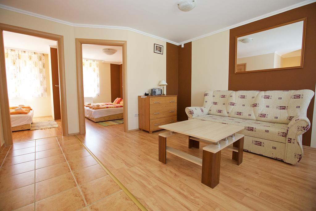 Hajdúszoboszló Zoli Apartmanok-Brody 51-53 מראה חיצוני תמונה