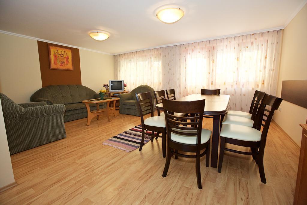 Hajdúszoboszló Zoli Apartmanok-Brody 51-53 מראה חיצוני תמונה